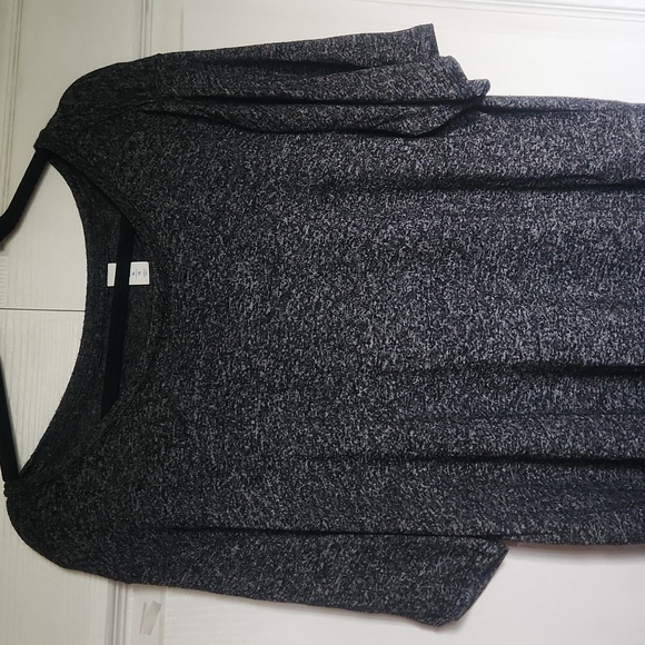 Old Navy Women's Stretchy Athletic Top Size XL - Picture 3 of 6